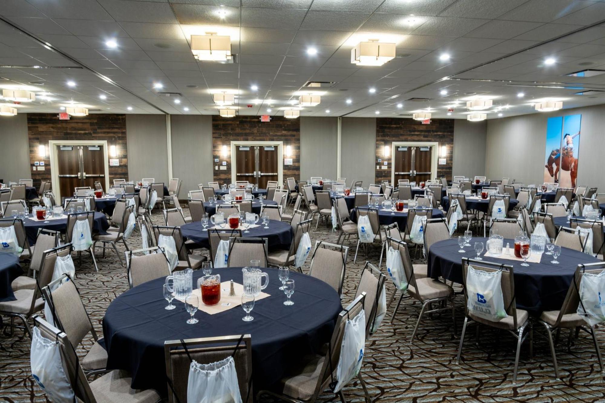 Holiday Inn Cody - Convention Center By Ihg Экстерьер фото